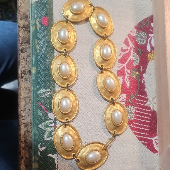 Elegant Vintage Runway Gold and Pearl Necklace